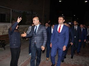 Kılavuz:"ağabeylerimiz Türk-islam Davası İçin Şehit Oldu"