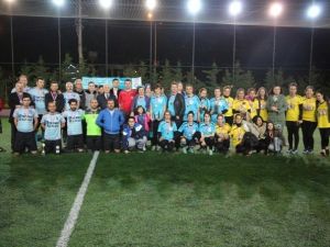 Fuat Sakarya Halı Saha Turnuvası’nda Dostluk Kazandı
