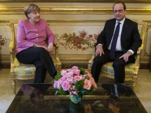 Merkel, Mülteci Krizini Görüşmek Üzere Elysee Sarayı’na Geldi