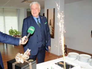 Başkan Ay Doğum Günü Hediyesi Olarak 3 Puan İstedi