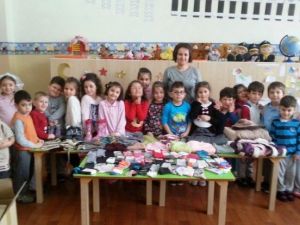 Sakaryalı Minikler, Ağrılı Kardeşlerine Kışlık Giyecek Gönderdi