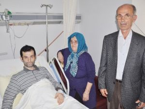 Yürürken Fenalaştı, O Sırada Yoldan Geçen Hemşirenin Suni Tenefüsüyle Hayata Döndü