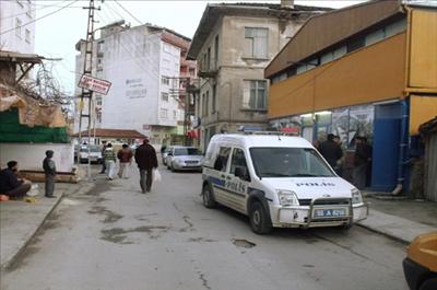 Erkek arkadaşının işyerinde kendini vurdu