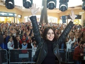Simge Bolu’da Hayranlarıyla Buluştu