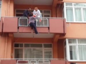 İntihar Etmek İsteyen Kadını Son Anda Yakınları Kurtardı