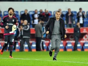 Şenol Güneş Taraftarı Selamladı