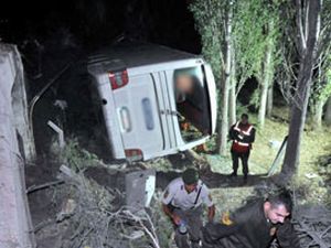 Zonguldak'ta yolcu otobüsü dereye uçtu