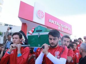 Antalyasporlu Eski Futbolcu Mehmet Özkul Toprağa Verildi