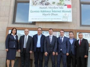 Giresun Atatürk Meydanında Ücretsiz İnternet Dönemi Başladı