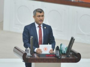 Chp’li Vekil Kürsüye Kadın Ayakkabısı Bıraktı