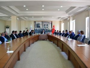 Erbaa Belediyesi Muhtarlara Telefon Hediye Etti