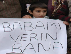 Mağdur Aileler Sarp Sınır Kapısını Kapattı