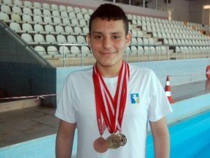 Yüzmeye 6 Yaşında Başlayan Genç Sporcu İlgisizlikten Şikayetçi