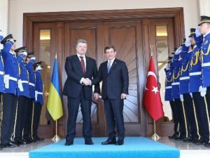 Başbakan Davutoğlu, Ukrayna Devlet Başkanı Poroşenko İle Biraraya Geldi