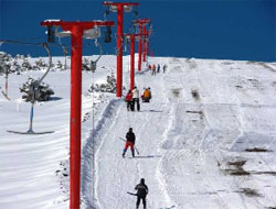 Zigana'ya kar düştü, turizmcileri güldürdü