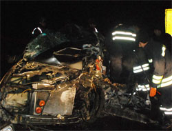 Trabzon plakalı araç tırın altına girdi 3 Ölü, 2 yaralı