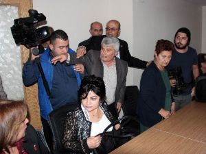Chp’nin Basın Toplantısında Partili Krizi