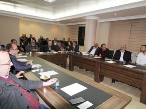 Bayburt Belediye Başkanı Memiş, Müteahhitlerle Bir Araya Geldi