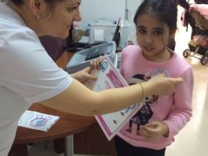 İğneden Korkmayan Çocuklara "Üstün Cesaret" Madalyası