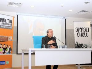 Ak Parti Genel Başkan Yardımcısı Eker, Gençlere Siyaseti Anlattı