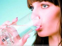 Cilt sağlığı için 8 bardak su