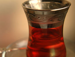 Dikkat! Sıcak çay içmeyin