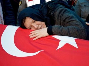 Ankara’daki Patlamada Hayatını Kaybeden Elif Gizem Akkaya Memleketi Giresun’da Toprağa Verildi