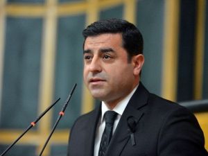 Demirtaş Ve Hdp’li Vekillerden Siyah Kurdeleli Tepki