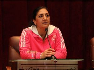 Dünya Karate Şampiyonu Yıldız Aras, Öğrencilerle Bir Araya Geldi