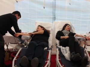 Kızılay, İaü’de Kan Bağışı İçin Çadır Kurdu