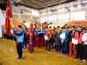 Tokat’ta Okullarası Gençler Voleybol Grup Müsabakaları