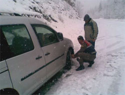 Jandarmadan Zincir Yardımı