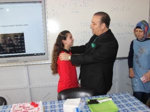 Suriyeli Sara’ya Kaymakamdan Doğum Günü Sürprizi