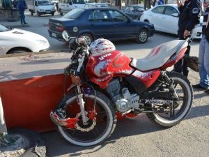 Otomobil İle Motosiklet Çarpıştı: 1 Yaralı