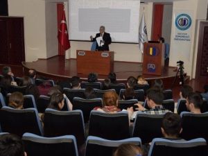 Esogü’de "Kadersiz Türküler" Konferansı
