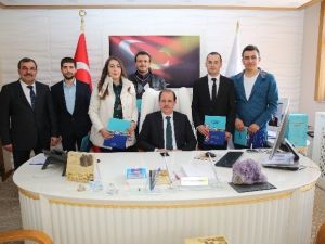 Bayburt Üniversitesi Mühendislik Fakültesi Başarılı Öğrencileri Ödüllendirildi