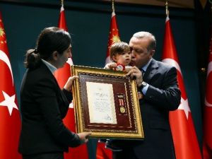 Cumhurbaşkanlığı Külliyesi’nde Devlet Övünç Madalyası Tevcih Töreni