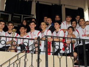 Amerikan Koleji Basketbol Takımı Şampiyonluğa Doymuyor