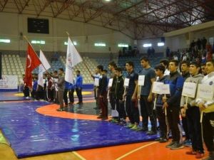 Gençler Serbest Güreş Turnuvası Tokat’ta Başladı