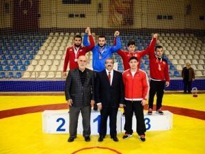Tokat’ta Türkiye Gençler Serbest Sitil Güreş Şampiyonası