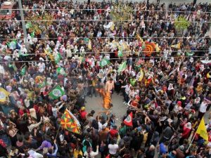 İstanbul’da Patlama Oldu, Hdp Mersin’de Nevruz’u Kutladı