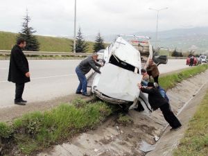 Satılığa Çıkardığı Otomobiliyle Kaza Yaptı