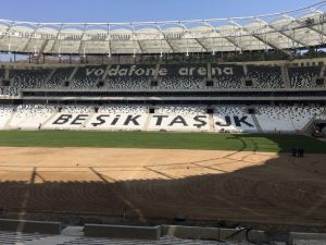 Vodafone Arena’da Çim Serme İşlemi Sürüyor
