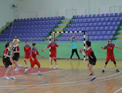 Hentbolde grup maçları başladı