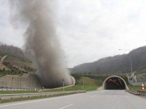 Boludağı Tünelinde Tır Yangını
