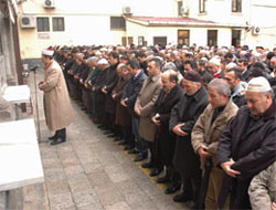 Erbakan için gıyabi cenaze namazı kılındı