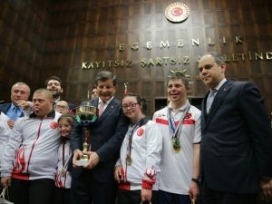 Başbakan Davutoğlu, Özel Sporcuları Kabul Etti