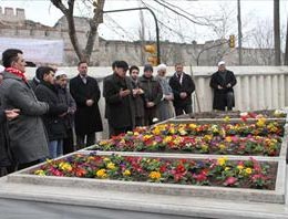 Erbakan'ın mezarlıktaki ilk ziyaretçi