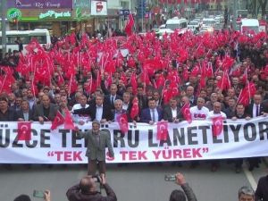 Düzce’de Binlerce Kişi Terörü Lanetlemek İçin Yürüdü
