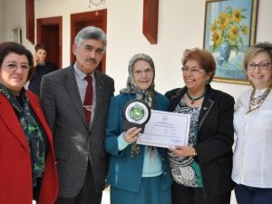 Kadınlar Okur Yazar Oldu